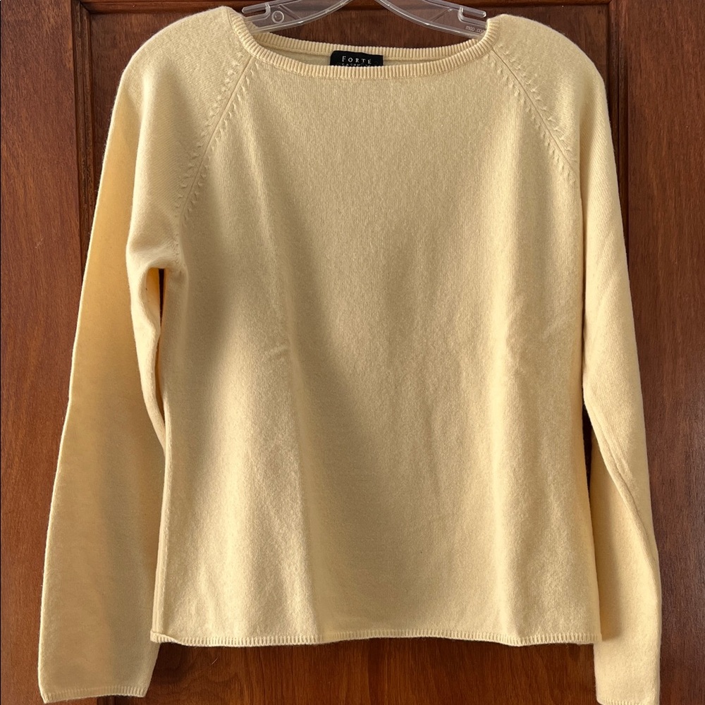 Forte Cashmere Soft Yellow Crew Neck Sweater
Size L
